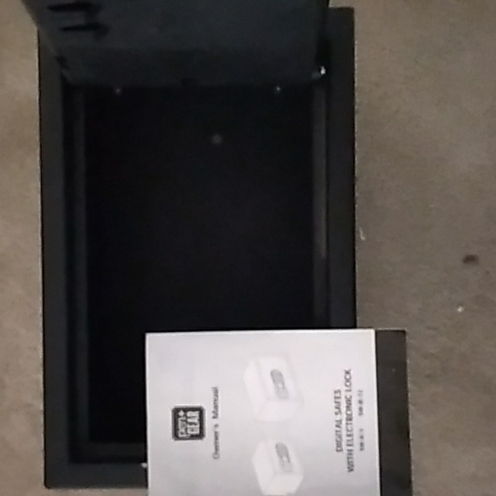 Safe - Picture 3 of 4